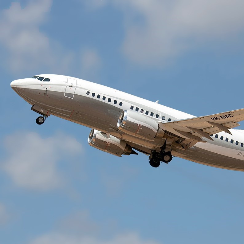 Boeing 737-500 regional airliner exterior